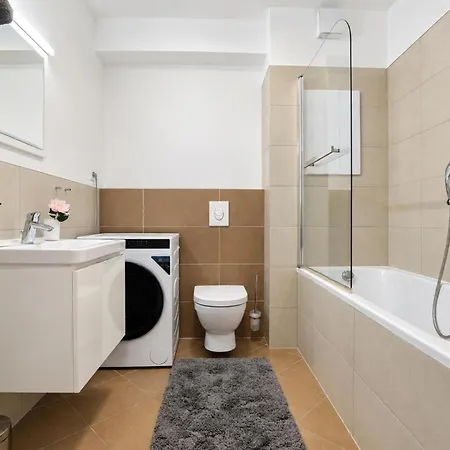 Apartmán Zilinska With Balcony & Views